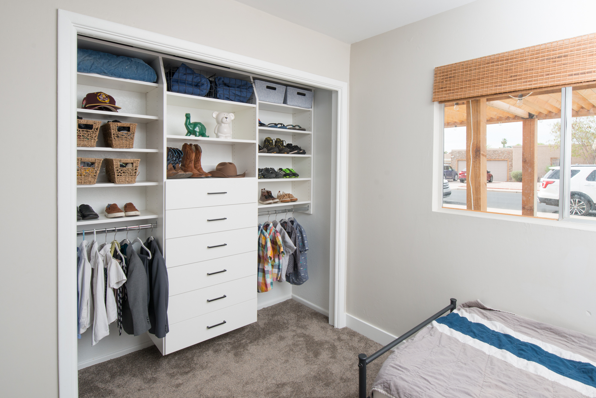 How to Maximize Space in a Small Closet